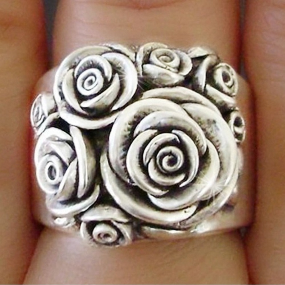 NWT Vintage Floral Ring. Size 6.
